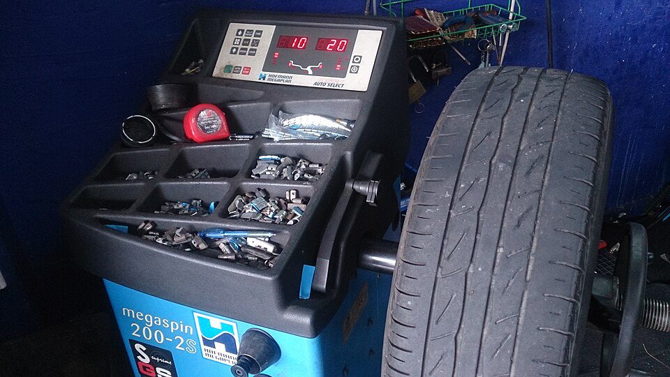 Wheel and tire mounted on a wheel balancing machine